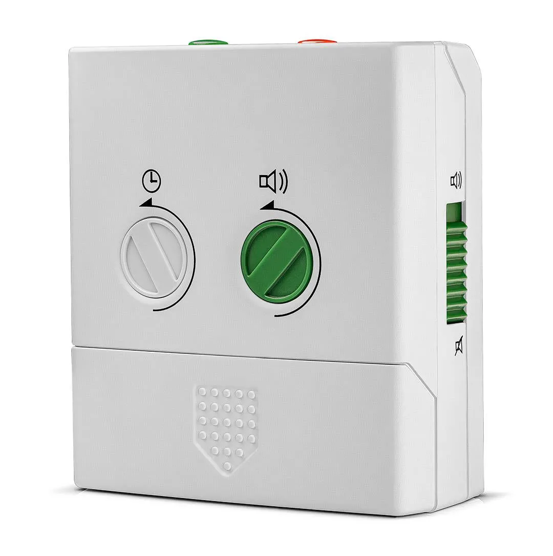 BC05 Braun travel analogue alarm clock- white