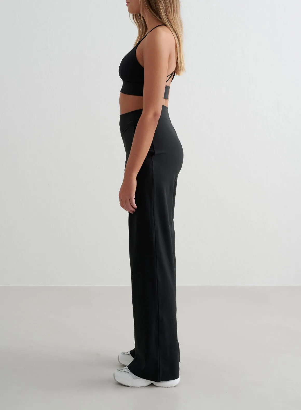 Black Sense Wide Pants & Strap Bra Set
