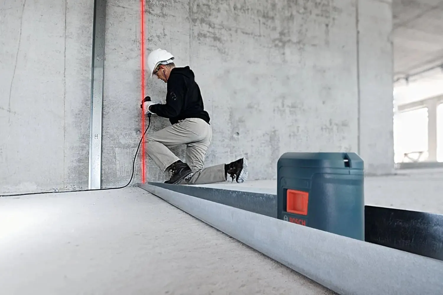 BOSCH GLL 2  -  Self-Leveling Cross-Line Laser
