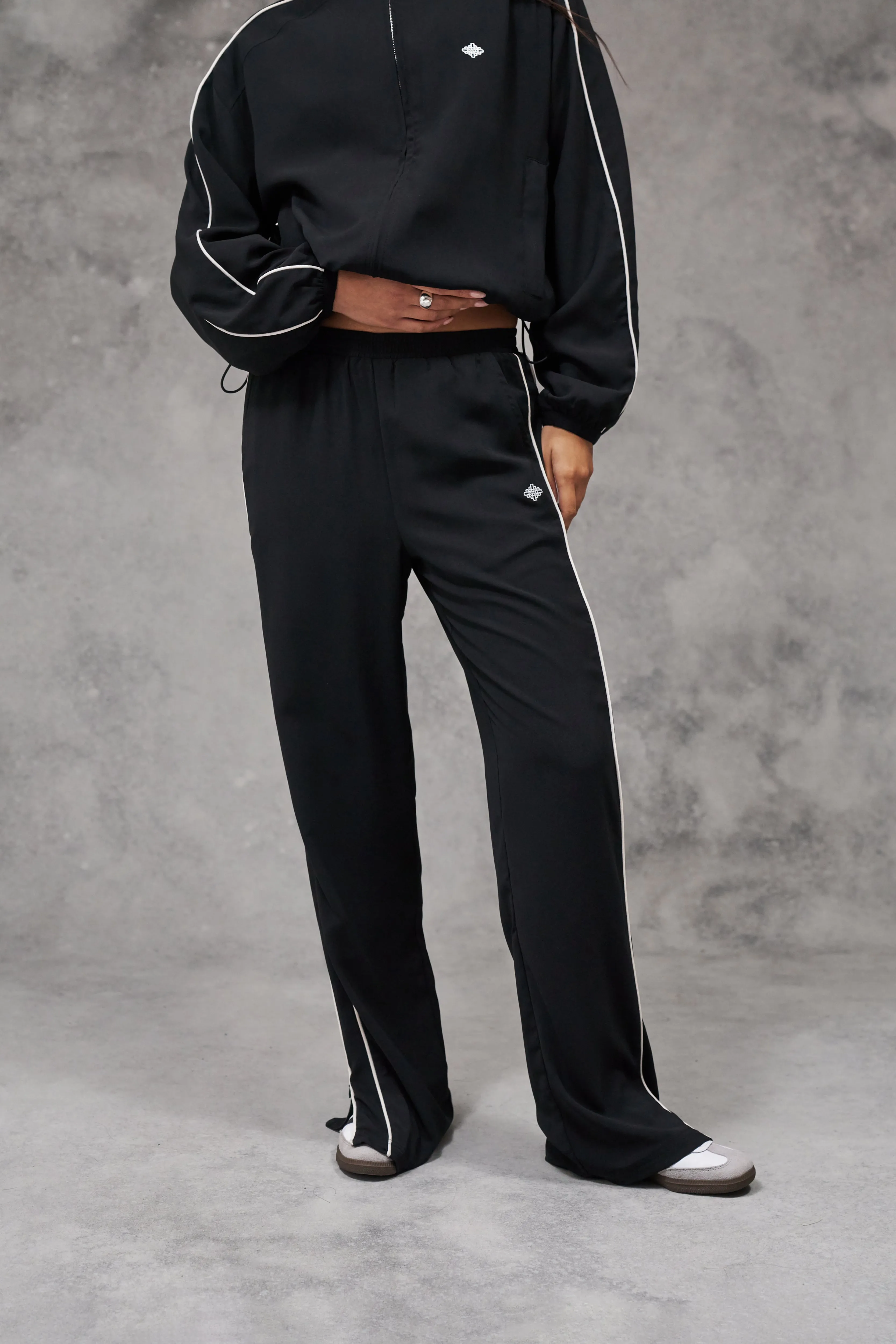 EMBLEM PIPED STRAIGHT LEG JOGGERS - BLACK