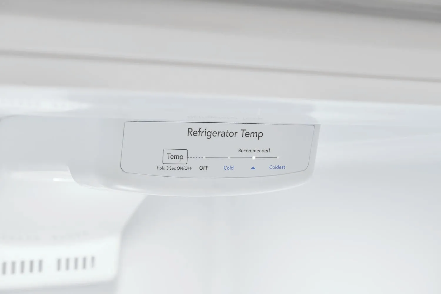 Frigidaire White Apartment Size Refrigerator with Top Freezer ( 10.1 Cu. Ft) - FFET1022UW