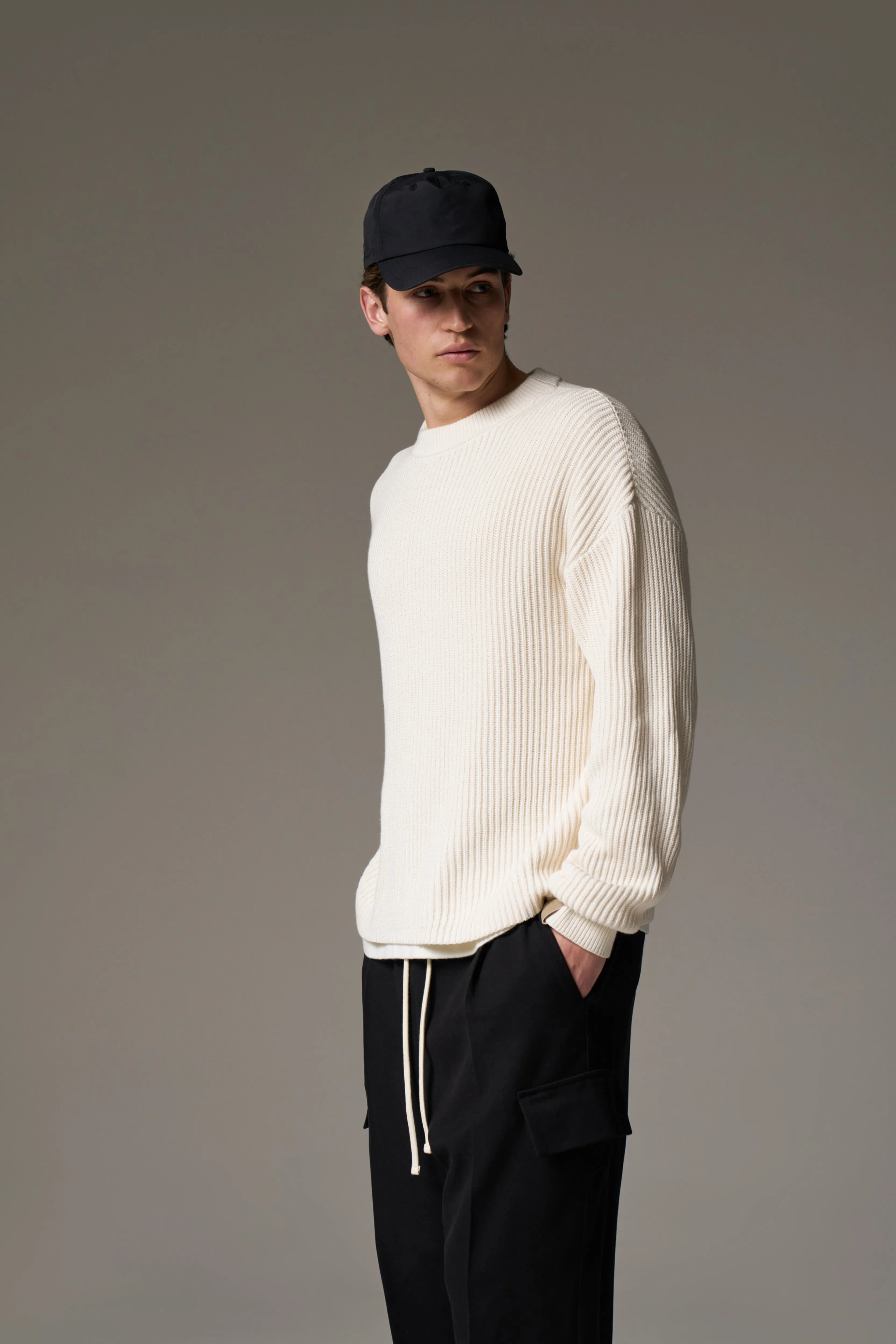 HEAVY WASHED RIBBED KNIT CREW - STONE