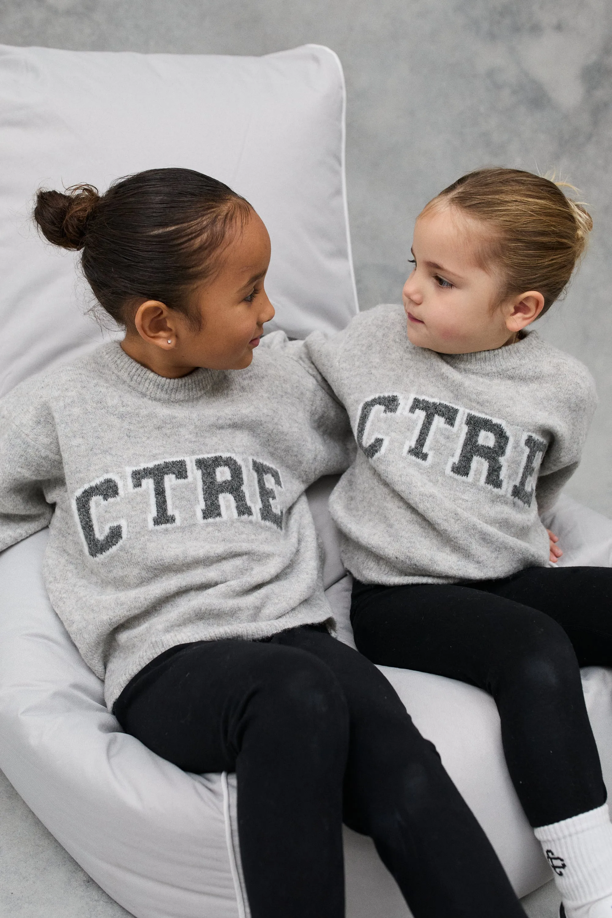 KIDS CTRE KNITTED SWEATSHIRT - GREY MARL