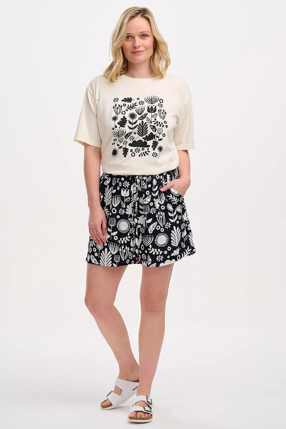 Patty Shorts - Monochrome. Folk Floral