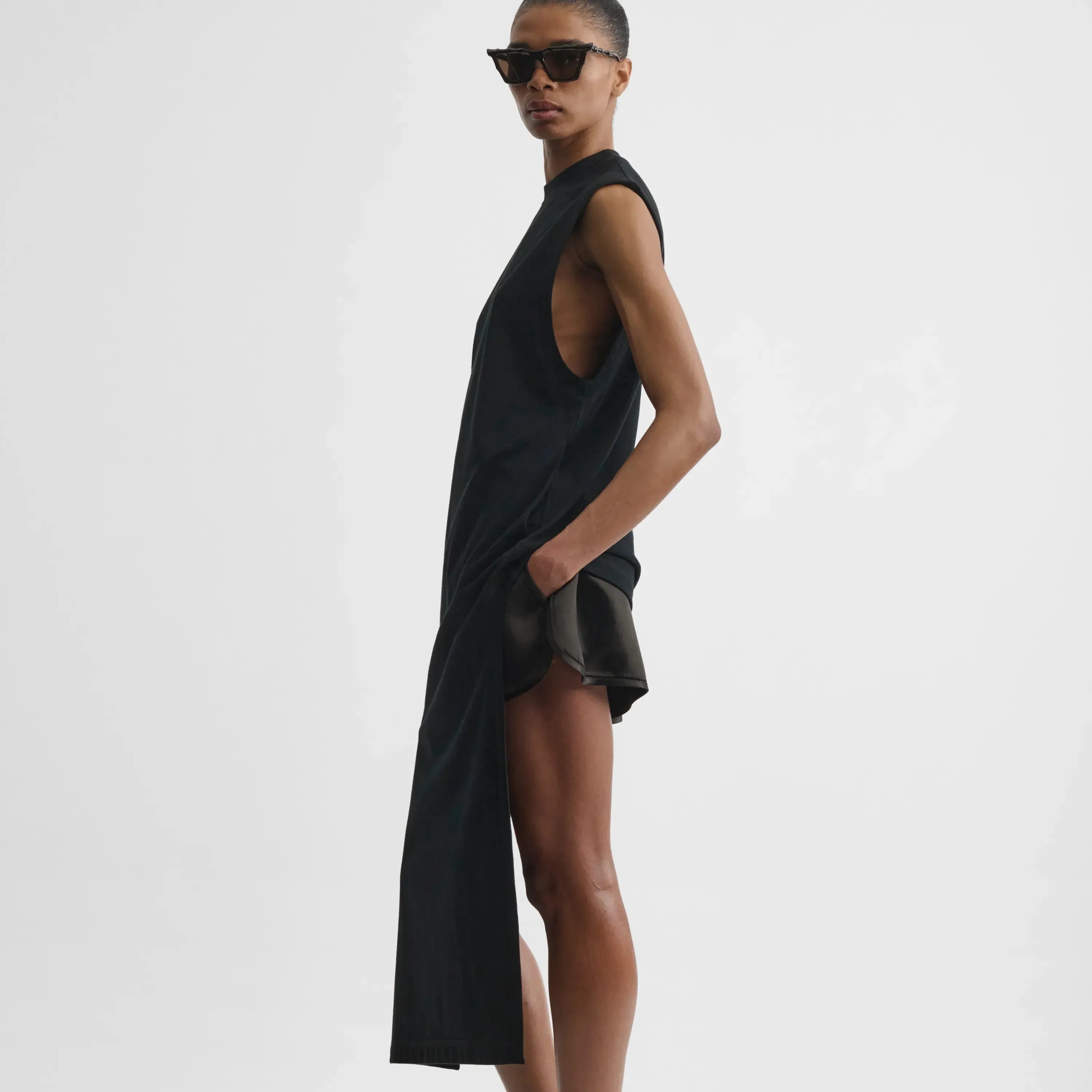 REVERSIBLE TRAIN TANK | black cotton