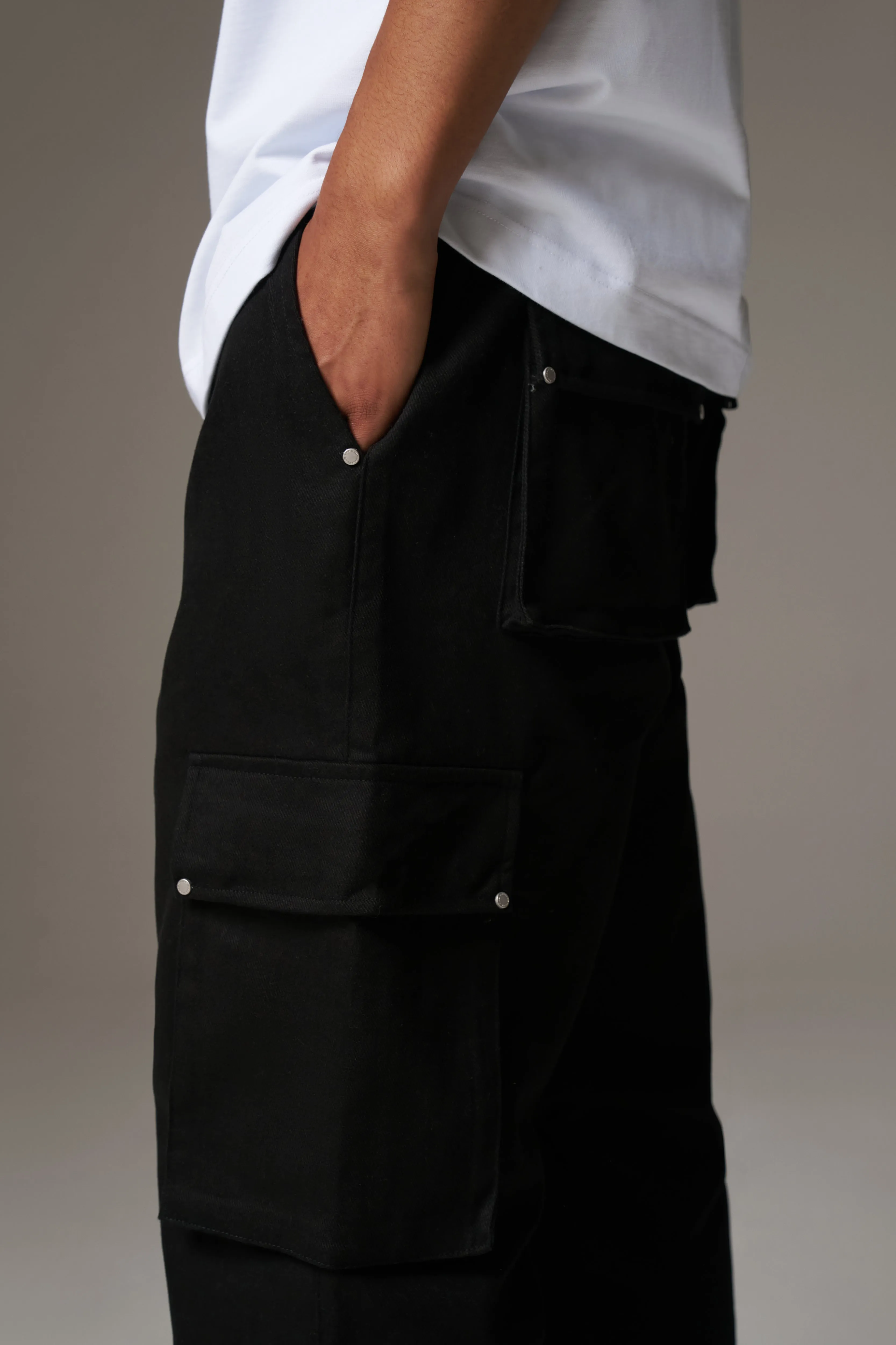 RIVET DETAIL CARGO - BLACK