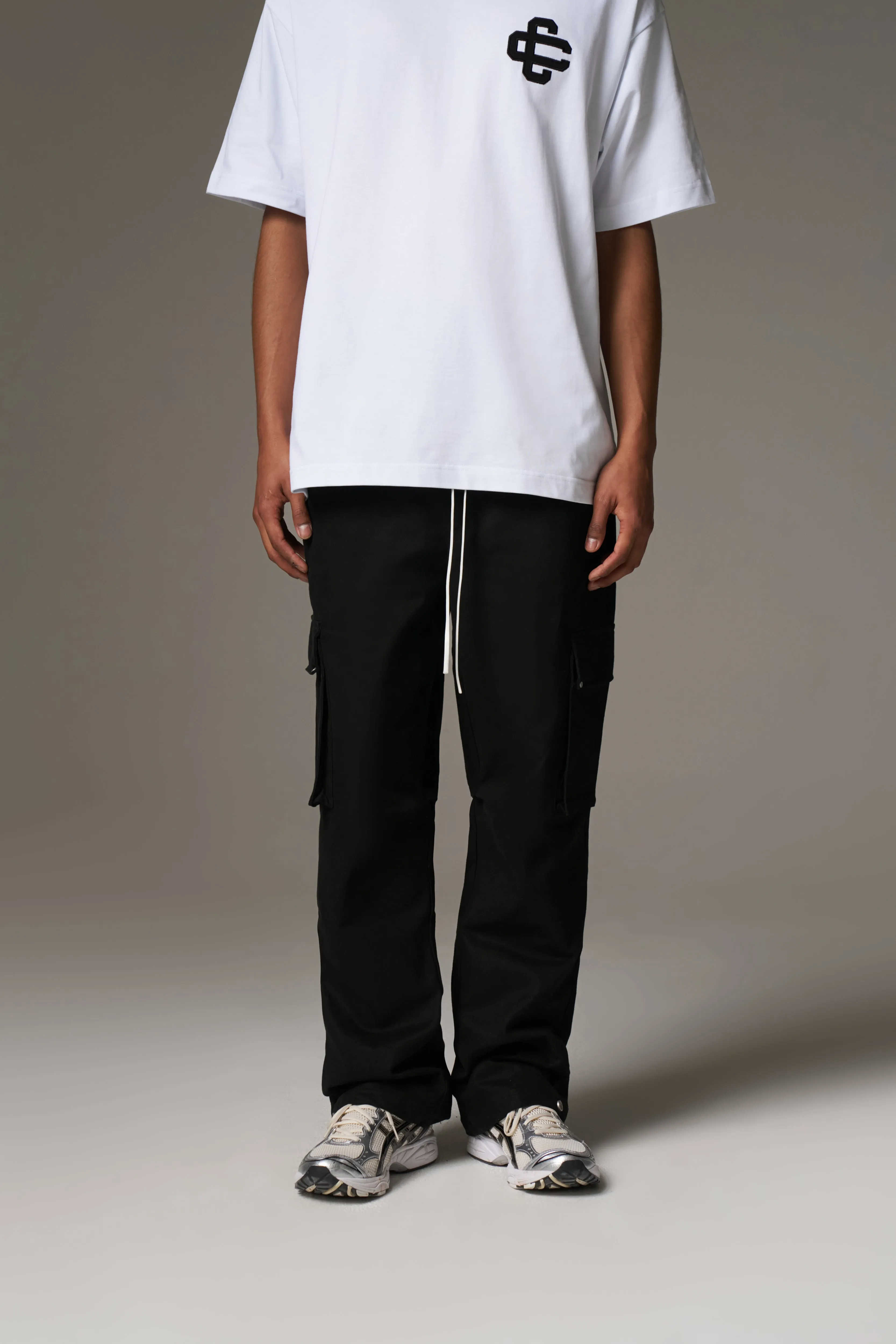 RIVET DETAIL CARGO - BLACK