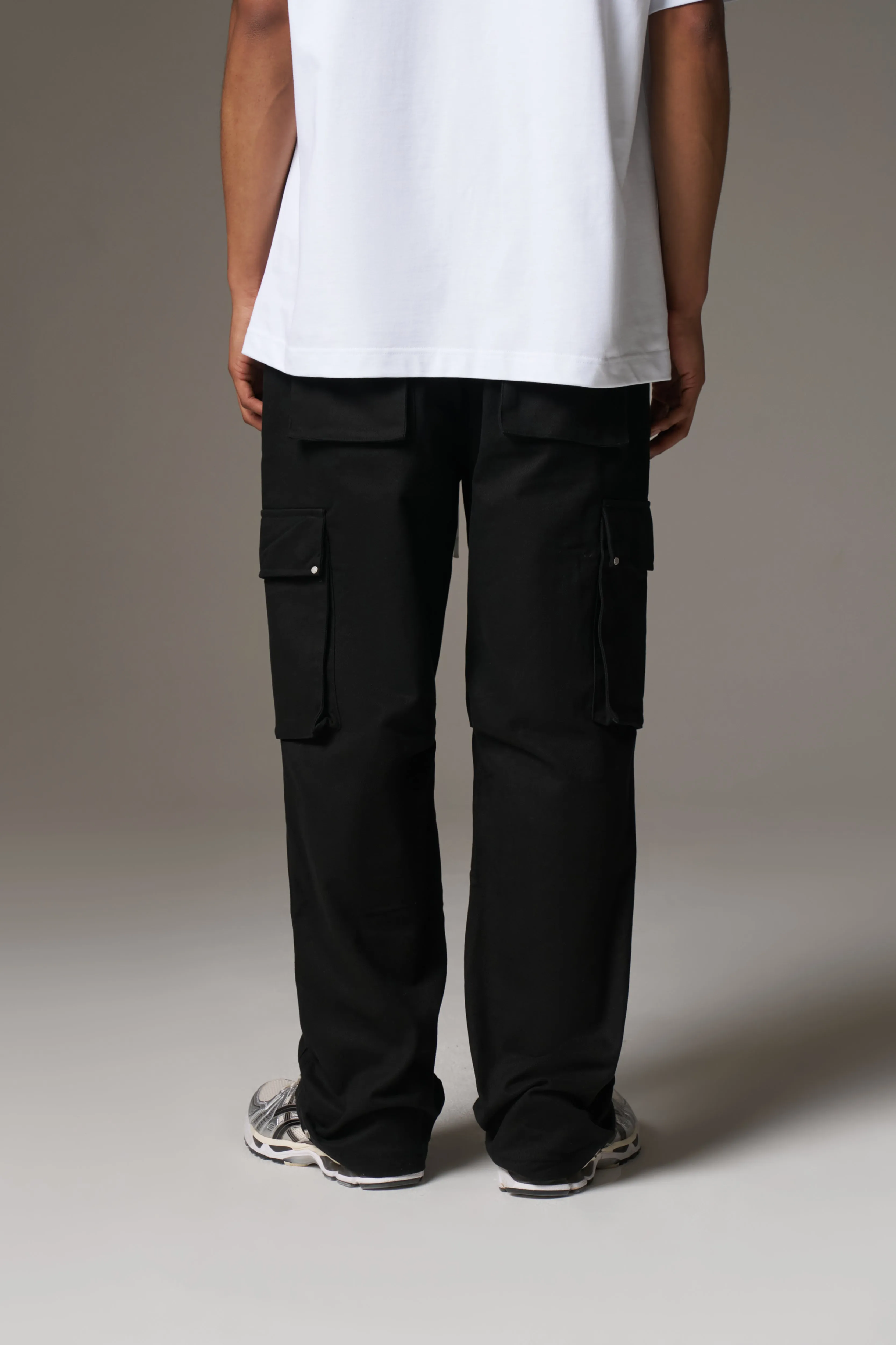 RIVET DETAIL CARGO - BLACK