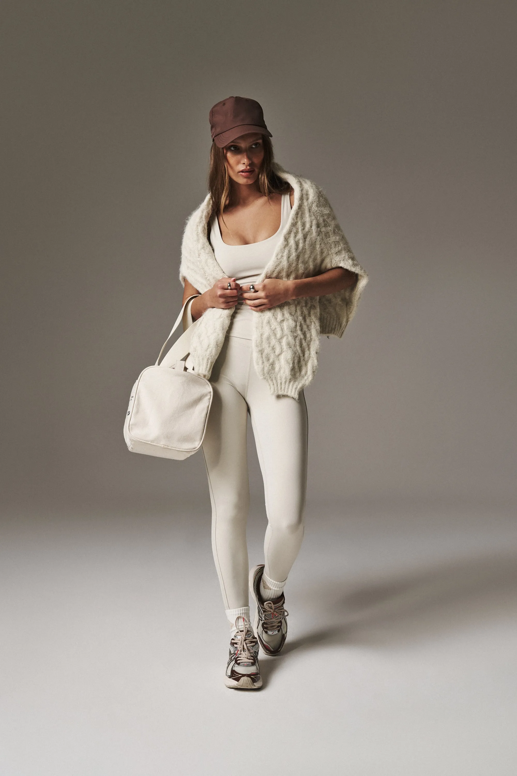 SCULPTING STRETCH SCOOP NECK SPORTS TOP - BONE